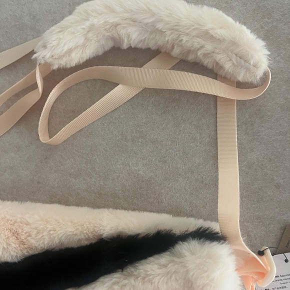 BAG NIKE SPORTSWEAR WOMEN'S FAUX FUR TOTE - Picture 5 of 9